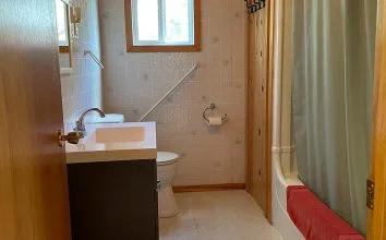 Cabin 11 Bathroom